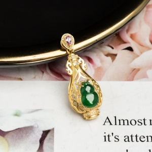 18K糯冰种翠绿翡翠福禄吊坠