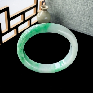 56.5mm糯冰种飘翠翡翠贵妃镯