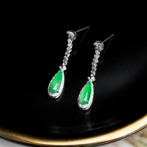 18K冰种翠绿翡翠耳坠