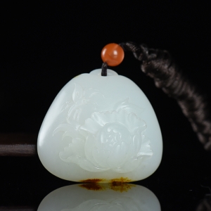 籽料和田白玉花开富贵吊坠