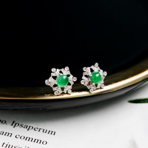 18K糯冰种翠绿翡翠耳钉