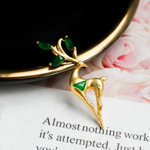 18K糯冰种翠绿翡翠梅花鹿吊坠