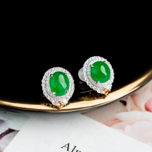 18K糯冰种翠绿翡翠耳钉