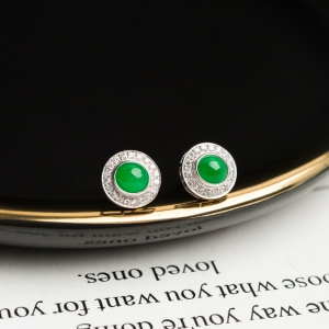 18K糯冰种翠绿翡翠耳钉