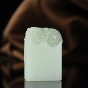 籽料和田白玉貔貅无事牌吊坠