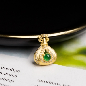 18K冰种翠绿翡翠吊坠