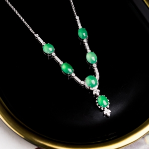 18K糯冰种苹果绿翡翠项链