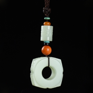 籽料和田白玉守护玉琮手把件