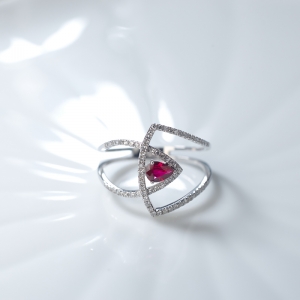 18K鸽血红红宝石戒指
