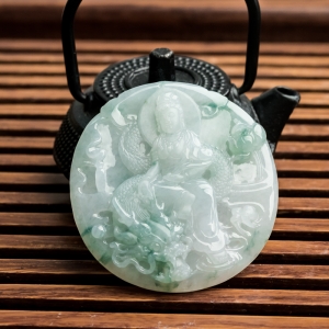 糯冰种飘花翡翠骑龙观音吊坠