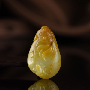 籽料和田玉黄沁金玉满堂吊坠