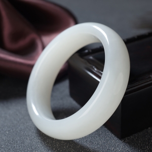 56m山料和田白玉平安镯