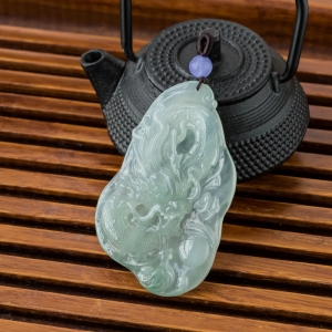 糯冰种浅绿翡翠神龙戏珠吊坠
