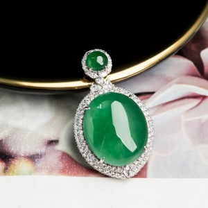 18K糯冰种翠绿翡翠吊坠
