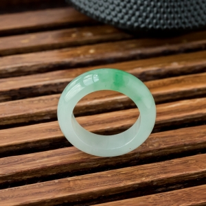 糯冰种飘翠翡翠指环