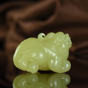 山料和田黄玉貔貅手把件