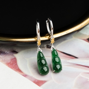 18K糯冰种深绿翡翠福豆耳坠