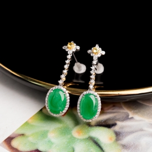 18K糯冰种翠绿翡翠耳坠
