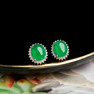 18K糯冰种翠绿翡翠耳钉