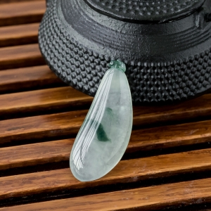 冰种飘花翡翠福瓜吊坠