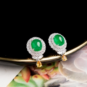 18K冰种阳绿翡翠耳钉