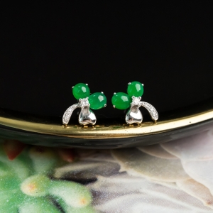 18K糯冰种翠绿翡翠耳钉