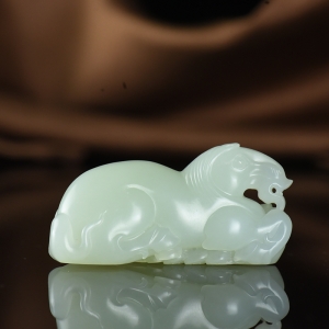 籽料和田白玉马到成功手把件