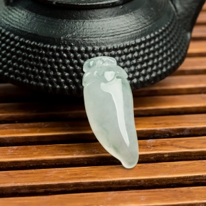 糯冰种飘花翡翠福瓜吊坠