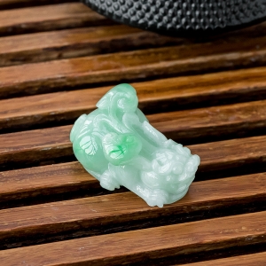 糯种飘翠翡翠貔貅吊坠