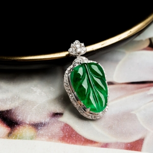18K糯冰种翠绿翡翠金枝玉叶吊坠