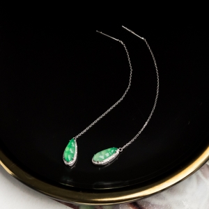 18K糯冰种浅绿翡翠福豆耳坠