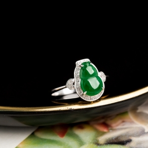 18K糯冰种翠绿翡翠福禄戒指