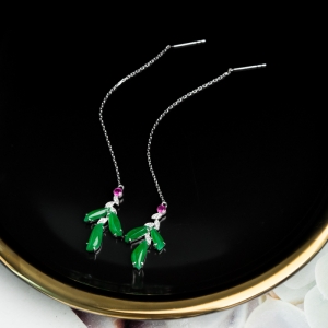 18K糯冰种翠绿翡翠耳坠