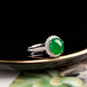 18K糯冰种翠绿翡翠戒指