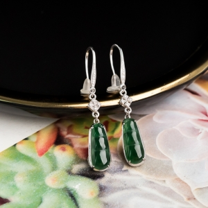 18K糯冰种深绿翡翠福豆耳坠