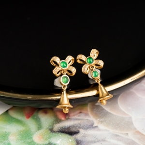 18K糯冰种翠绿翡翠耳坠