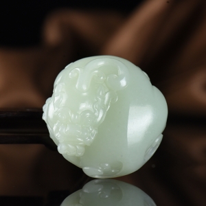籽料和田白玉貔貅手把件