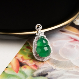 18K糯冰种翠绿翡翠福禄吊坠