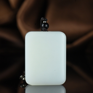 籽料和田白玉无事牌吊坠