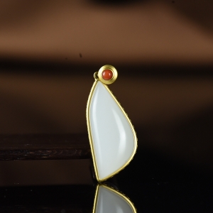 18K籽料和田白玉金枝玉叶吊坠