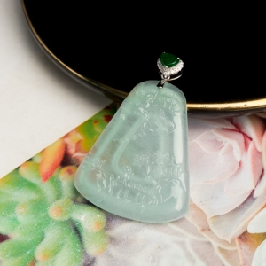 18K糯冰种淡晴水翡翠松下怀远吊坠