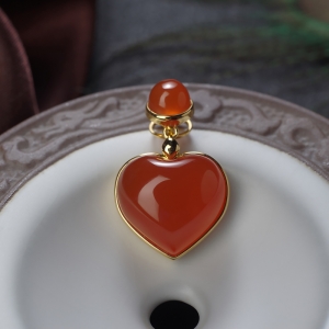 18K冰红南红心形吊坠