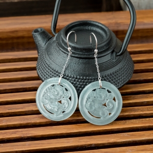 18K糯冰种淡晴水翡翠麒麟耳坠