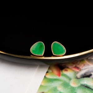 18K糯冰种浅绿翡翠耳钉