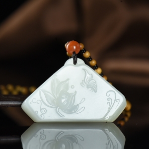 籽料和田白玉蝶恋花平安锁吊坠