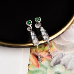 18K冰种翡翠福豆耳坠