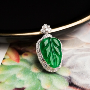 18K糯冰种翠绿翡翠金枝玉叶吊坠
