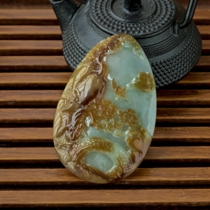 糯冰种俏色翡翠山水意境吊坠