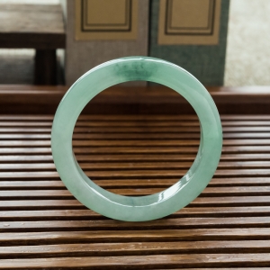 56mm糯冰种浅绿翡翠平安镯