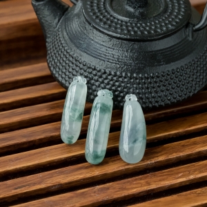 糯冰种飘花翡翠福瓜吊坠（单件）